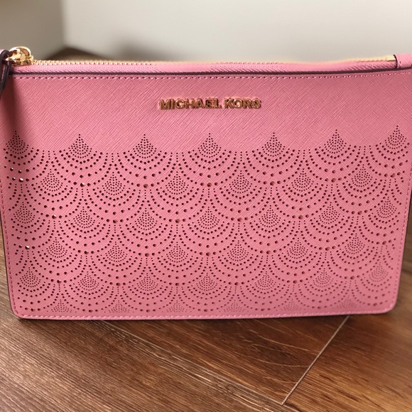 NWT Michael Kors large perforated wristlet - Picture 2 of 8